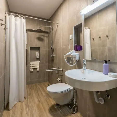 Lovelystay - Green Oasis Villa